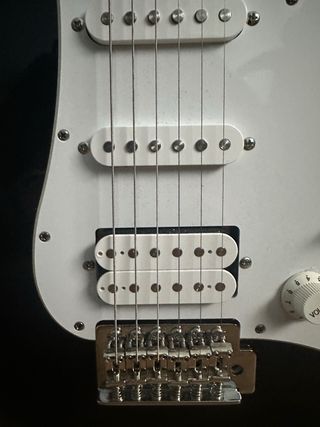 Yamaha Pacifica 012 + amplificador + funda