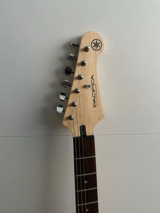 Yamaha Pacifica 012 + amplificador + funda