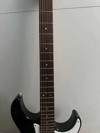 Yamaha Pacifica 012 + amplificador + funda