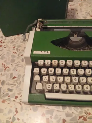 Máquina de escribir Olympia Traveller de Luxe