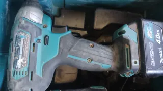 Kit Makita Taladro y Atornillador + Cargador