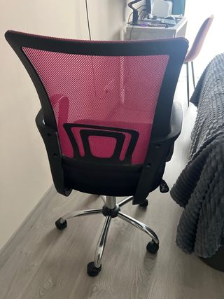 Silla de oficina ergonómica rosa y negra