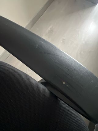 Silla de oficina ergonómica rosa y negra