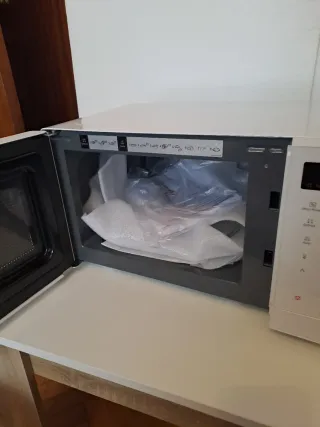 Microondas Panasonic 800W 20L