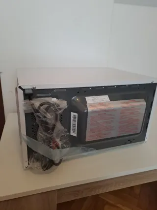 Microondas Panasonic 800W 20L