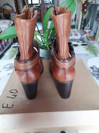 Stivaletti in pelle e cuoio marrone Tg 38