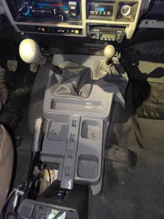 Consola Central Toyota Land Cruiser Serie 70