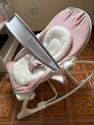 Hamaca bebé rosa con capota y juguetes