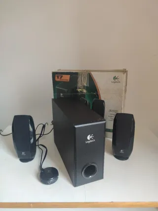Altavoces de escritorio Logitech S220 2.1