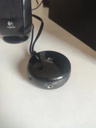 Altavoces de escritorio Logitech S220 2.1