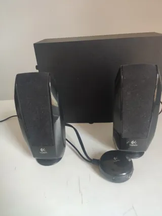 Altavoces de escritorio Logitech S220 2.1