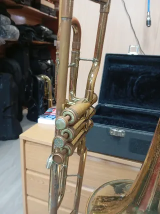 Trombón de pistones Weltkang