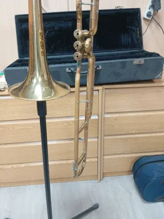 Trombón de pistones Weltkang