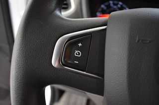 Renault Master CHASIS CABINA CARROZADO PAQUETERO CAMIÓN 3500 2.3 BLUE DCI 145 CV CON PLATAFORMA ELEVADORA