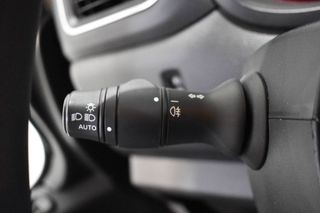 Renault Master CHASIS CABINA CARROZADO PAQUETERO CAMIÓN 3500 2.3 BLUE DCI 145 CV CON PLATAFORMA ELEVADORA