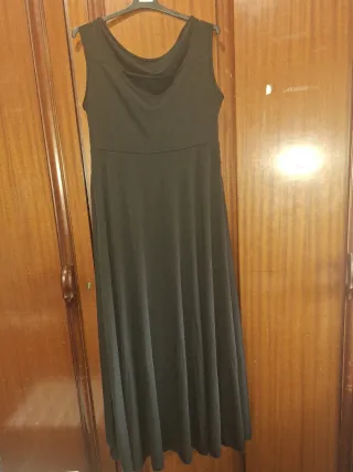 Vestido negro largo asimétrico