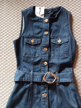 Vestido vaquero ajustado con cinturón