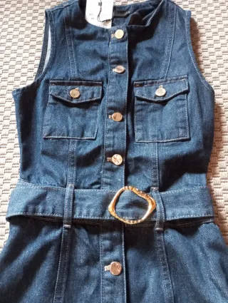 Vestido vaquero ajustado con cinturón