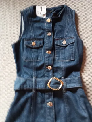 Vestido vaquero ajustado con cinturón