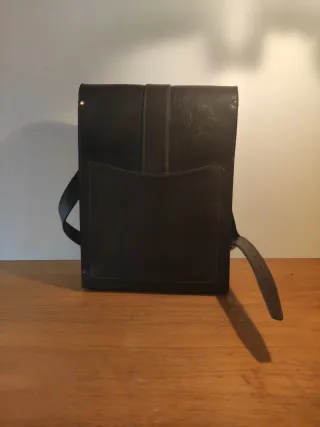 Bolso unisex cuero negro años 80