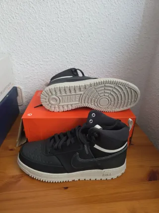 Nike Botas Negras y Beige