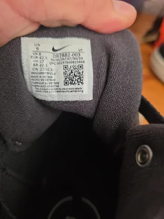 Nike Botas Negras y Beige