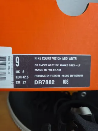 Nike Botas Negras y Beige