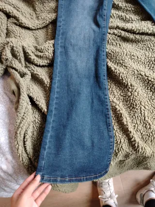 vaquero acampanado azul