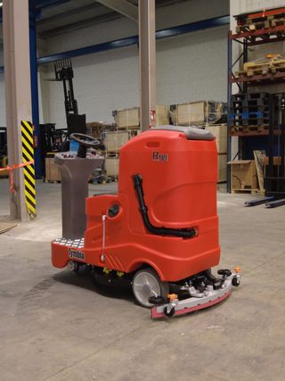 Fregadora Eléctrica Conductor Sentado 90L 560mm