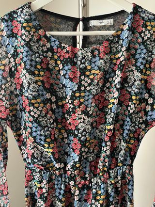 Vestido largo floral Mango