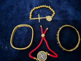 Pulsera San Benito Cruz Moneda Oro