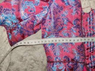 Traje de Fallera con Cancán, no tiene manteletas.