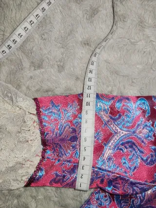 Traje de Fallera con Cancán, no tiene manteletas.