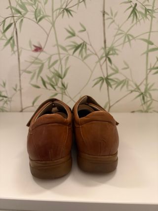 Zapatos de Piel Marrón con Velcro