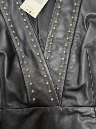 Vestido Uterqüe piel etiquetas negro