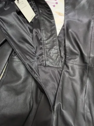 Vestido Uterqüe piel etiquetas negro