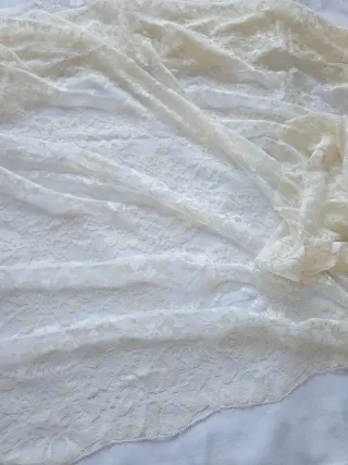 Mantillas de madrina: blanca, crema y negra