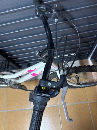 2 bicicletas de aluminio y soporte para 5 bicicle
