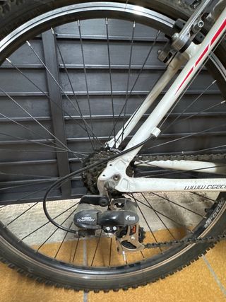 2 bicicletas de aluminio y soporte para 5 bicicle