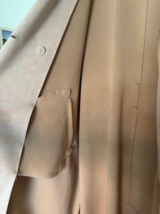 Gabardina beige tipo ante con cinturón