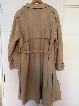 Gabardina beige tipo ante con cinturón