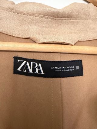 Gabardina beige tipo ante con cinturón