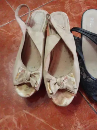 2 Pares Sandalias Cuña Beige y Negras