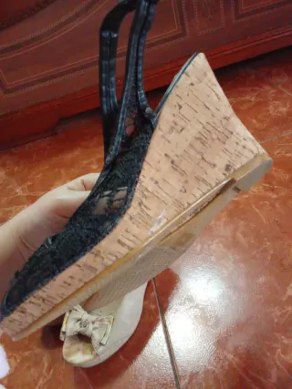 2 Pares Sandalias Cuña Beige y Negras