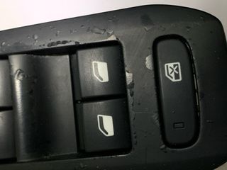 Botonera Elevalunas Peugeot 308 T9 98248414ZD