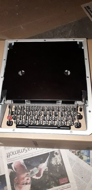 Máquina de escribir Olivetti Lettera DL