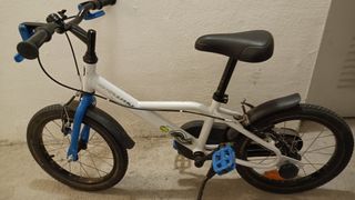 Bicicleta infantil blanca y azul