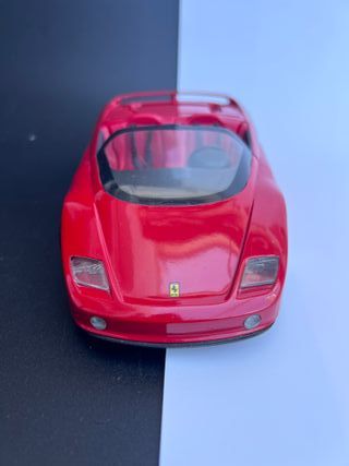 Ferrari Mythos 1/18 Rojo Revell