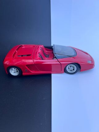 Ferrari Mythos 1/18 Rojo Revell