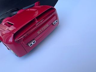 Ferrari Mythos 1/18 Rojo Revell